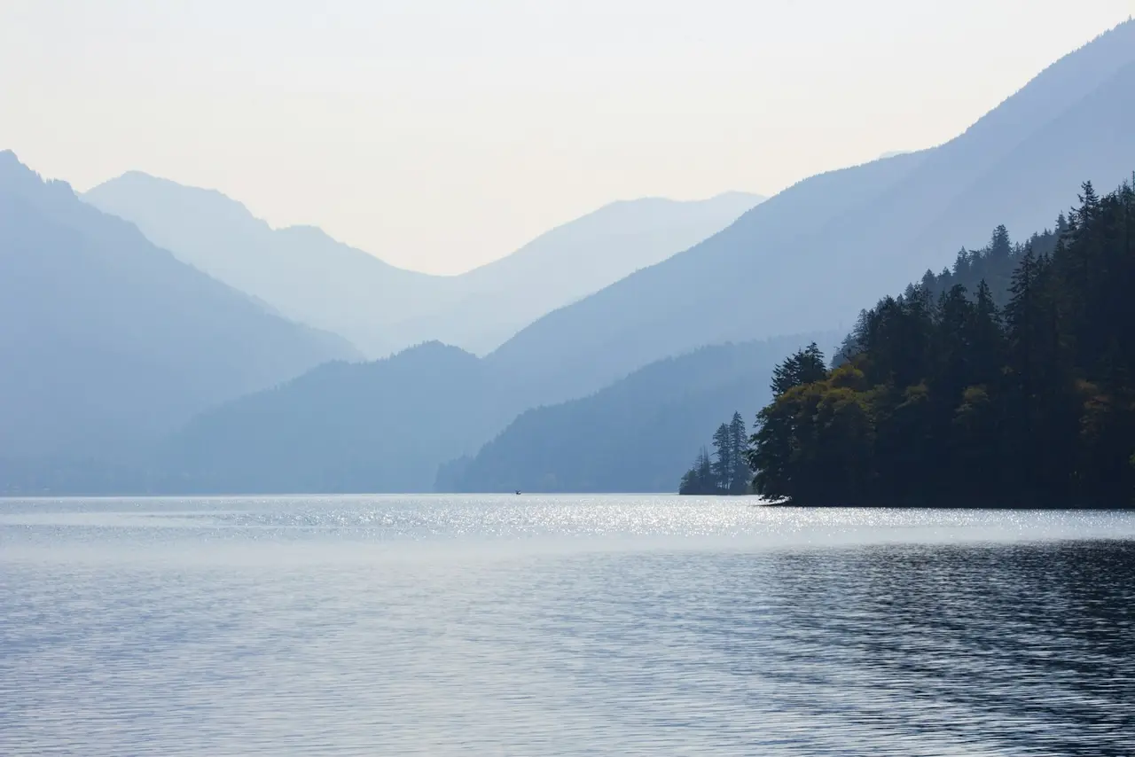 paysage naturel calme avec des montagnes