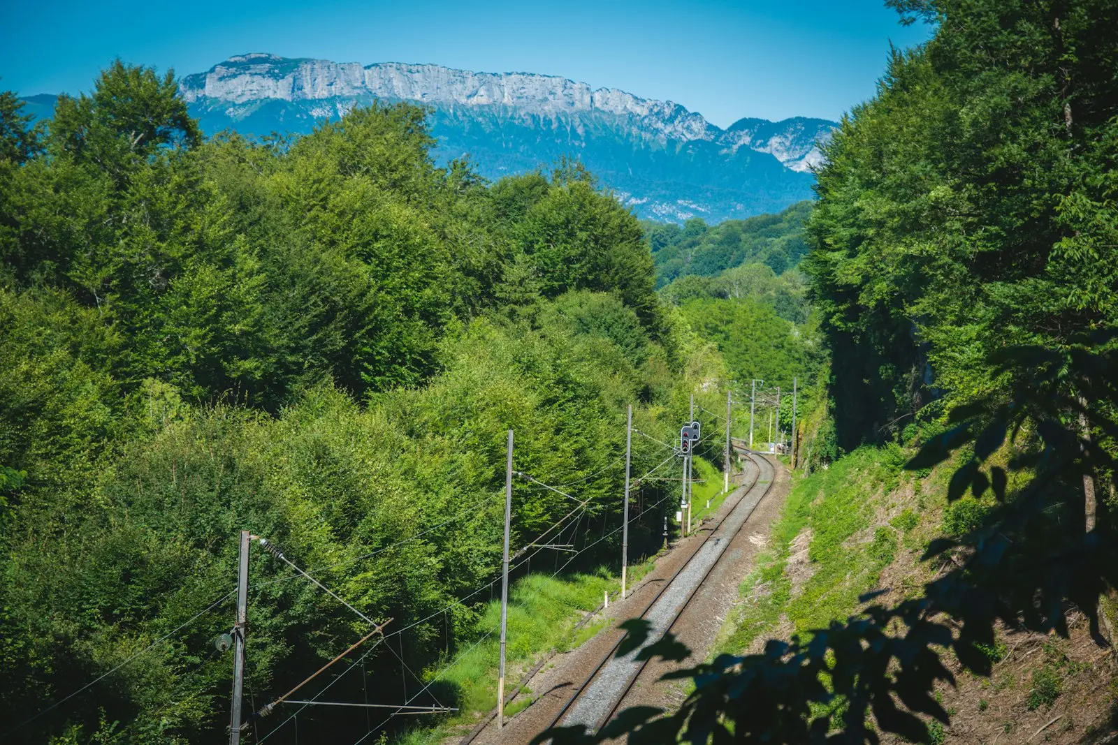 Retraite bien-être : choisir un lieu accessible en train | Lieux de Retraites