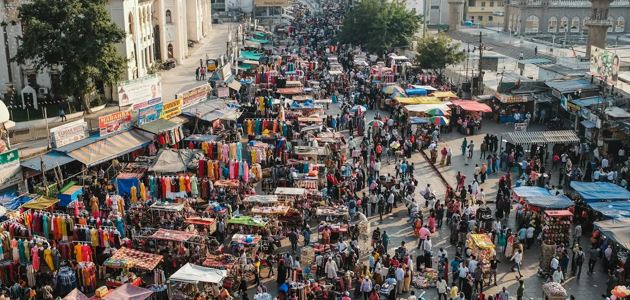 Une rue de marché animée pleine de vie
