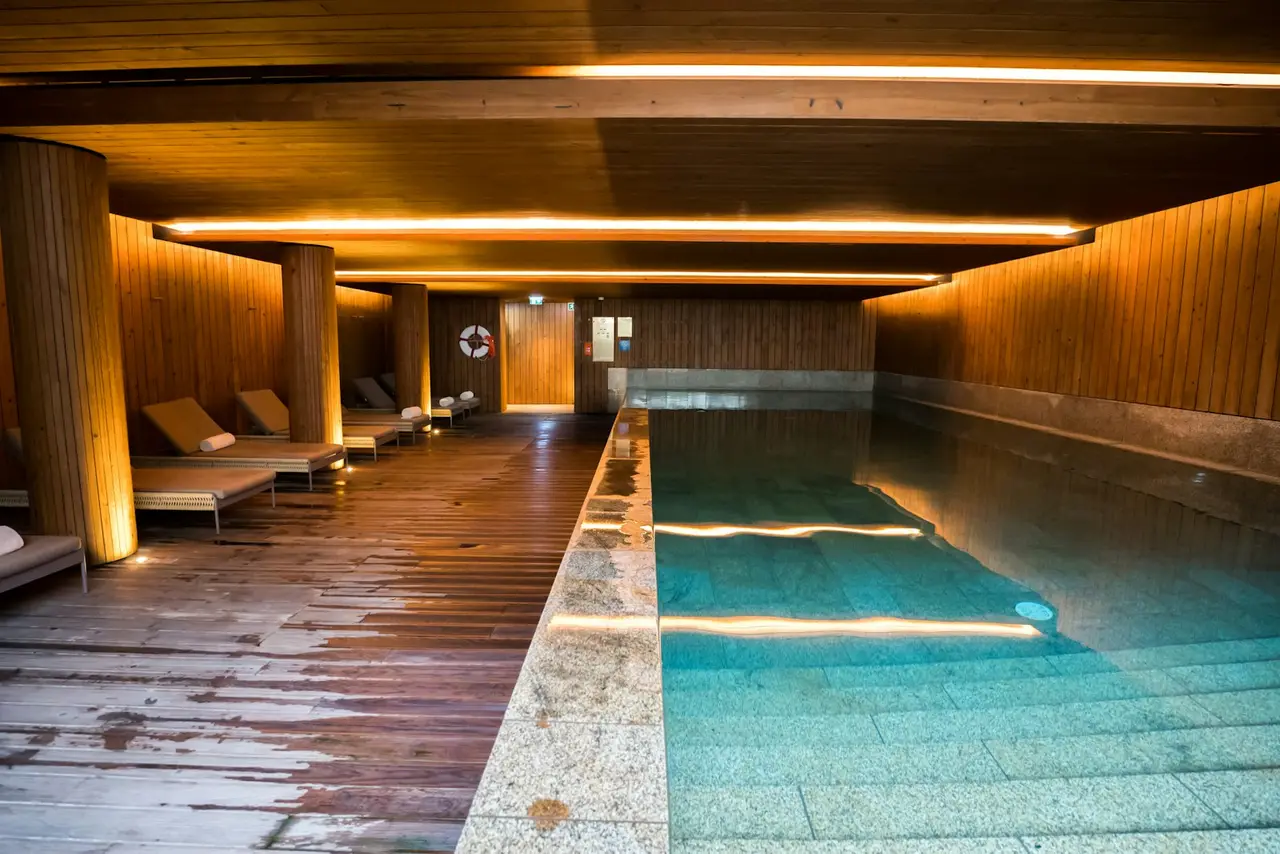 Environnement de spa relaxant avec lumière douce